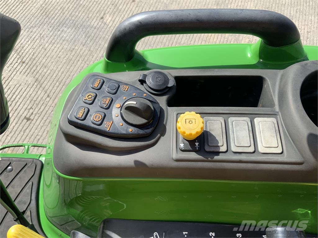John Deere 3045R Compact Tractor (ST27066) ماكينات زراعية - غير ذلك