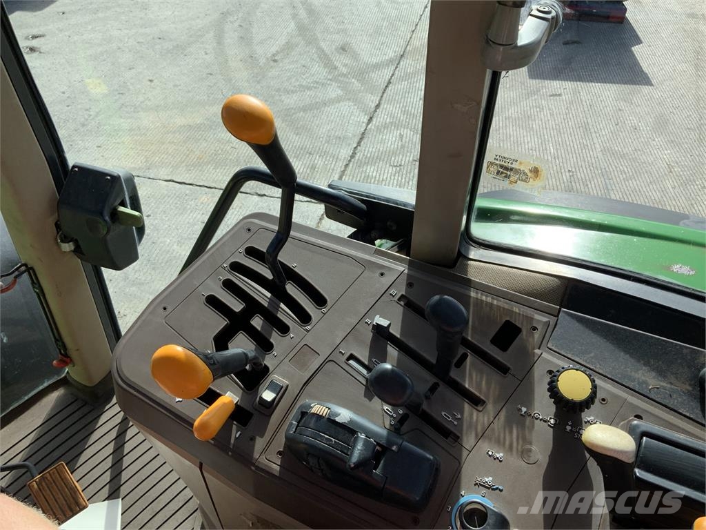 John Deere 6010 Tractor (ST27735) الجرارات