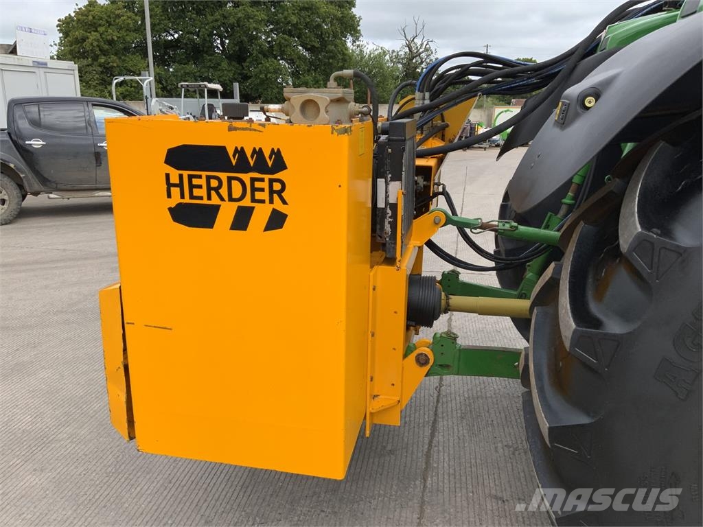John Deere 6195R C/W Herder Mounted Hedge Trimmer (ST26503) Селскостопанство - Други