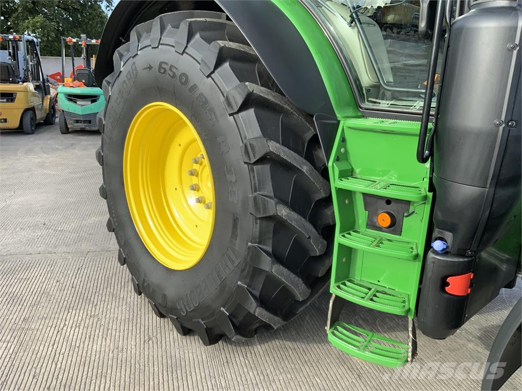 John Deere 6R.215 Tractor (ST27708) ماكينات زراعية - غير ذلك