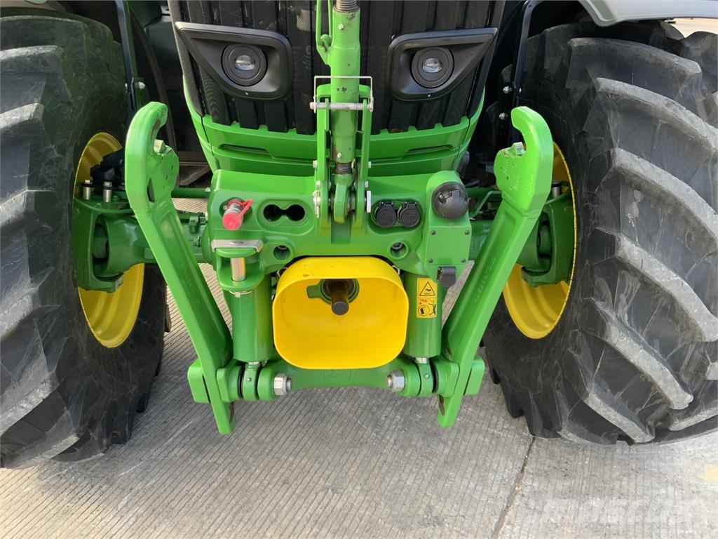 John Deere 6R.215 Tractor (ST27708) ماكينات زراعية - غير ذلك