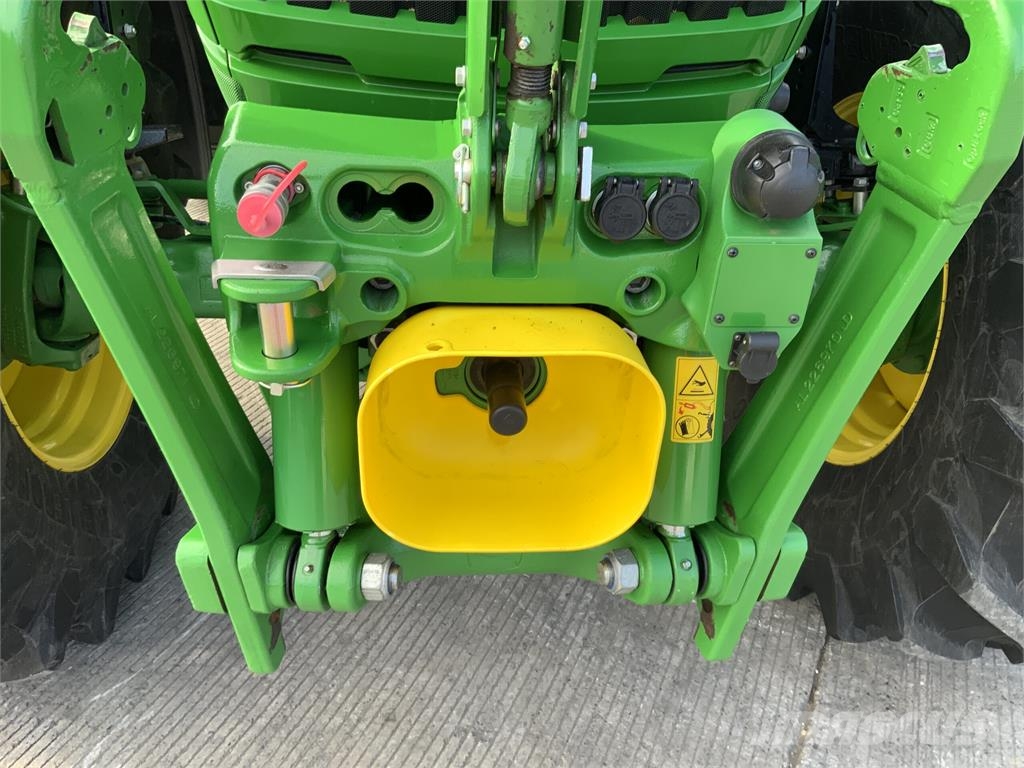 John Deere 6R.215 Tractor (ST27708) ماكينات زراعية - غير ذلك