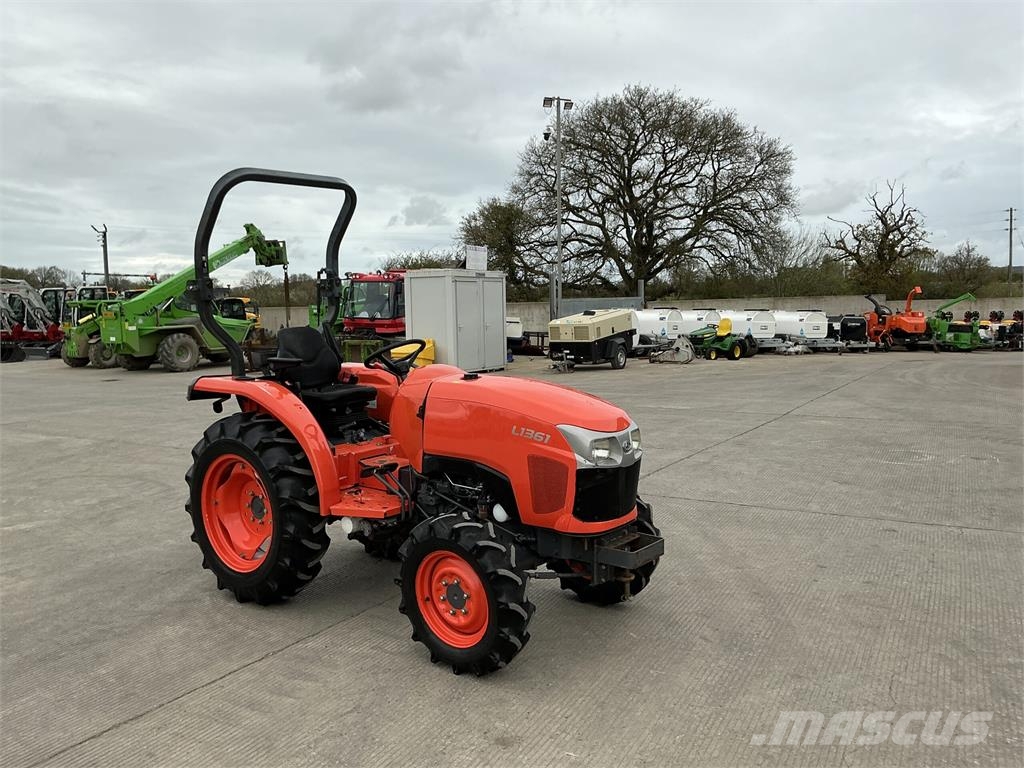 Kubota L1361 Compact Tractor (ST26384) معدات البناء - غير ذلك