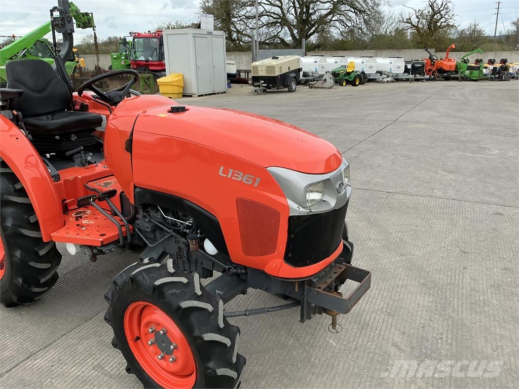 Kubota L1361 Compact Tractor (ST26384) معدات البناء - غير ذلك