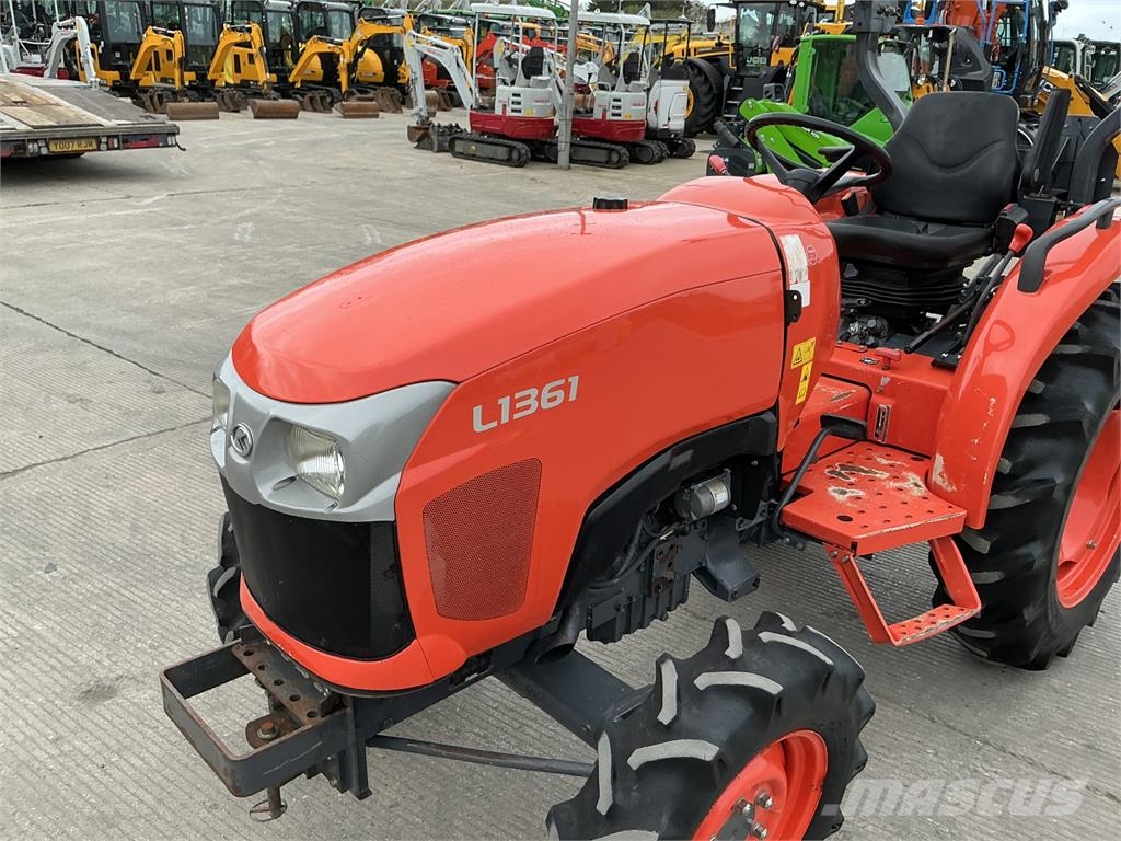 Kubota L1361 Compact Tractor (ST26384) معدات البناء - غير ذلك