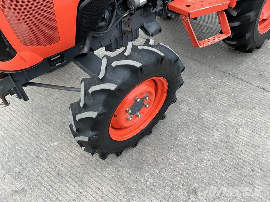 Kubota L1361 Compact Tractor (ST26384) معدات البناء - غير ذلك