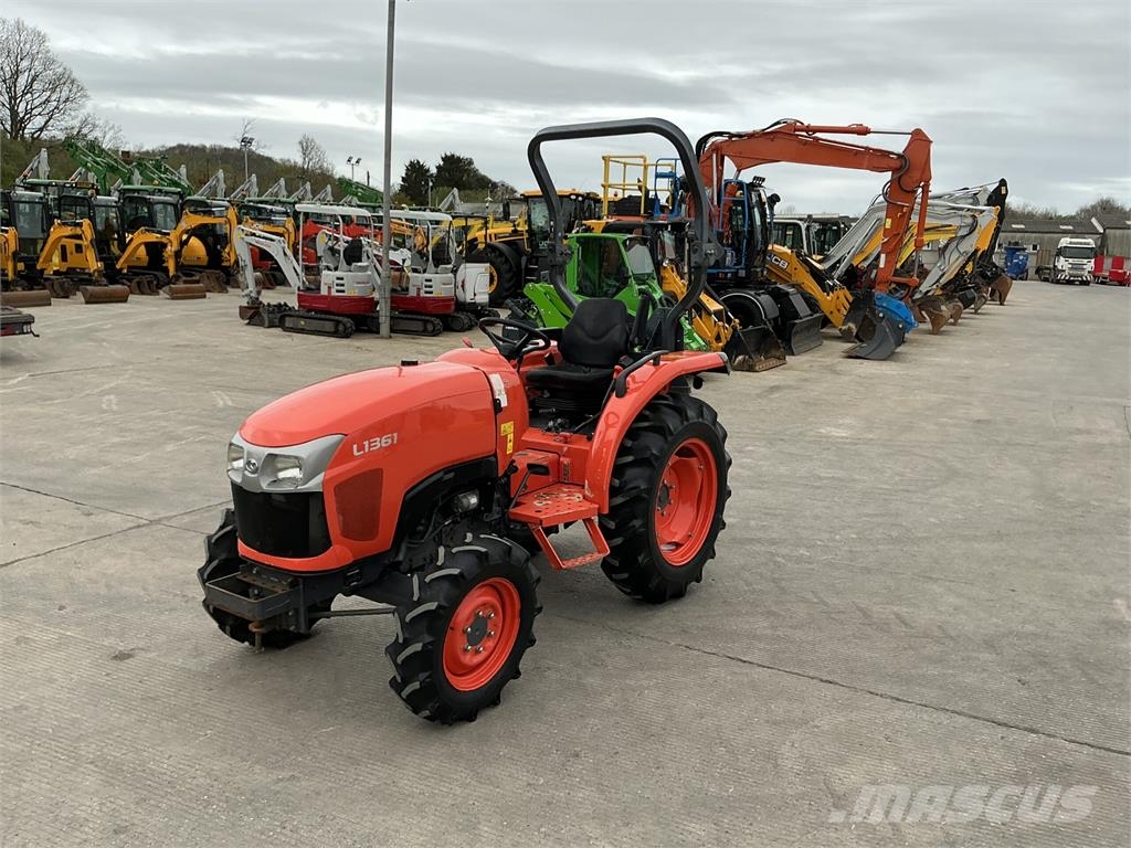 Kubota L1361 Compact Tractor (ST26384) معدات البناء - غير ذلك