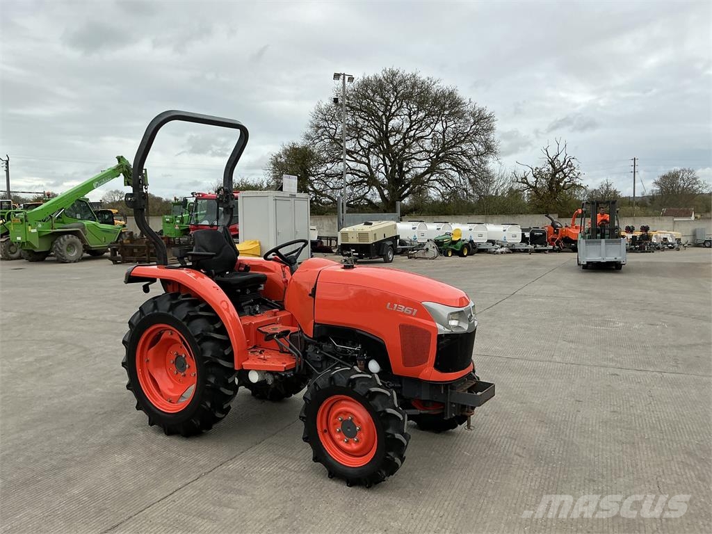 Kubota L1361 Compact Tractor (ST26384) معدات البناء - غير ذلك