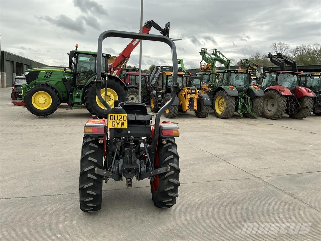 Kubota L1361 Compact Tractor (ST26384) معدات البناء - غير ذلك