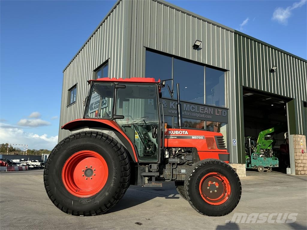 Kubota M5700 Tractor (ST27952) الجرارات