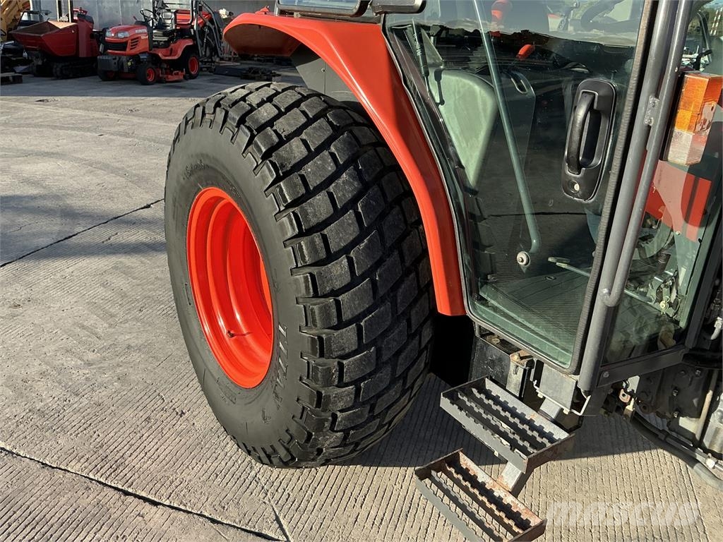 Kubota M5700 Tractor (ST27952) الجرارات