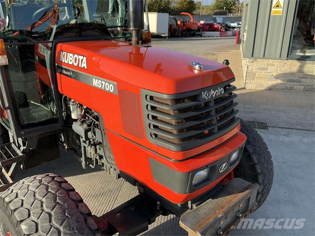 Kubota M5700 Tractor (ST27952) الجرارات