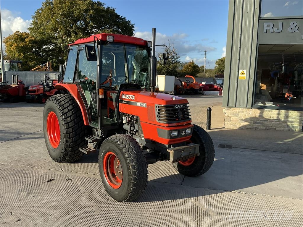 Kubota M5700 Tractor (ST27952) الجرارات