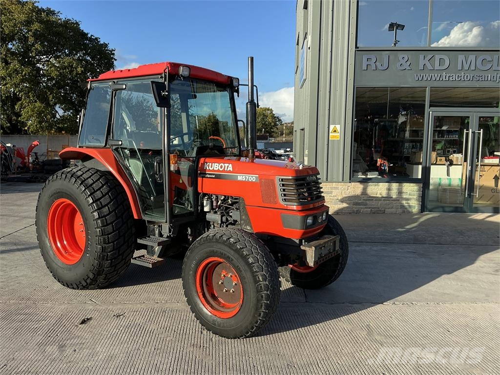 Kubota M5700 Tractor (ST27952) الجرارات