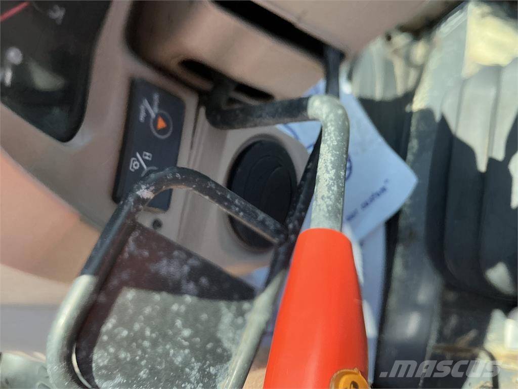 Kubota M7040 Hydraulic Shuttle Tractor (ST27188) Άλλα γεωργικά μηχανήματα