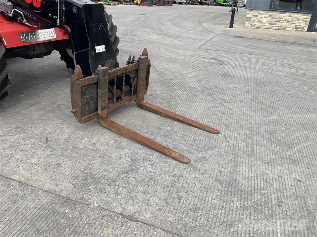 Manitou MLA-T 533-145 V+Elite Pivot Steer Telehandler (ST2 Teleskoplader