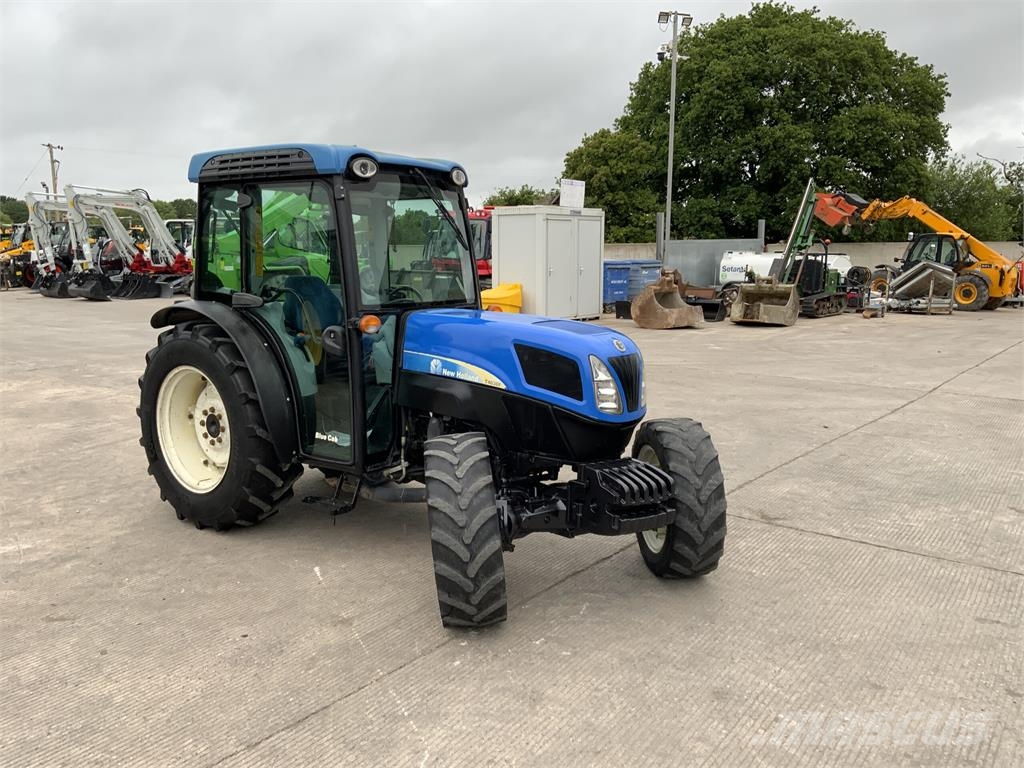 New Holland T4030F Narrow Super Steer Tractor (ST26800) Utilaje agricole - Altele