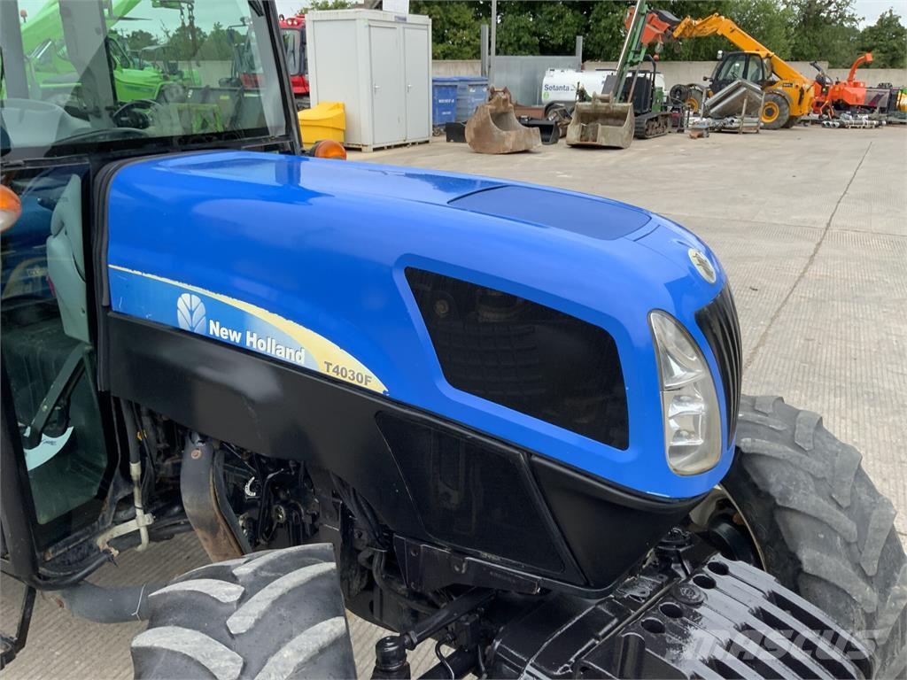 New Holland T4030F Narrow Super Steer Tractor (ST26800) Utilaje agricole - Altele