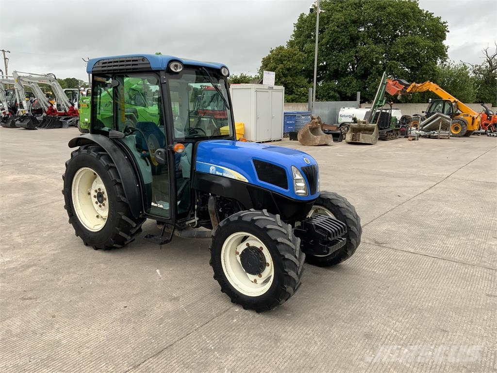New Holland T4030F Narrow Super Steer Tractor (ST26800) Utilaje agricole - Altele