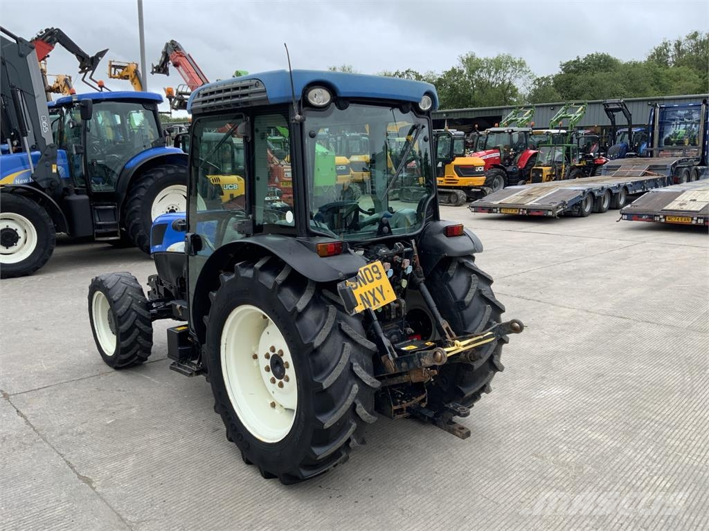 New Holland T4030F Narrow Super Steer Tractor (ST26800) Utilaje agricole - Altele