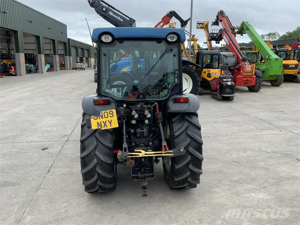 New Holland T4030F Narrow Super Steer Tractor (ST26800) Utilaje agricole - Altele