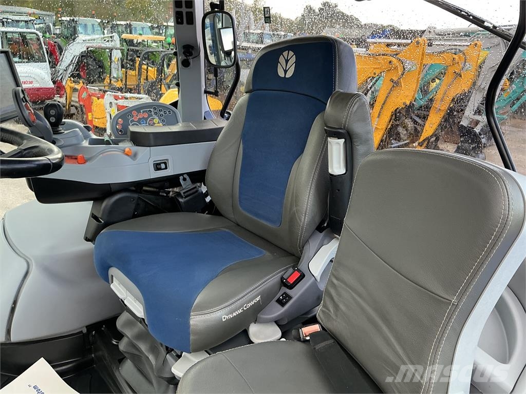 New Holland T7.245 Auto Command Tractor (ST27844) الجرارات