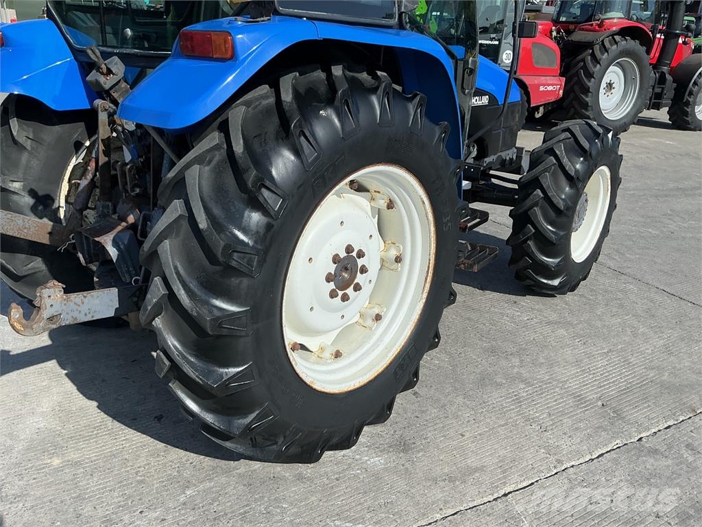 New Holland TN80F Narrow Super Steer Tractor (ST26561) Otra maquinaria agrícola