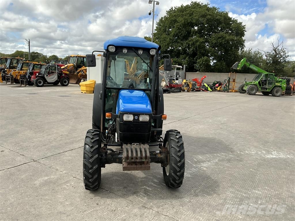 New Holland TN80F Narrow Super Steer Tractor (ST26561) Otra maquinaria agrícola