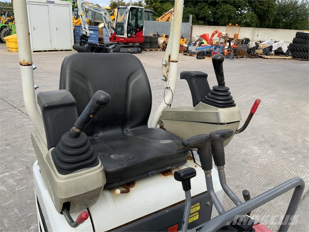 Takeuchi TB210R Micro Digger ماكينات زراعية - غير ذلك