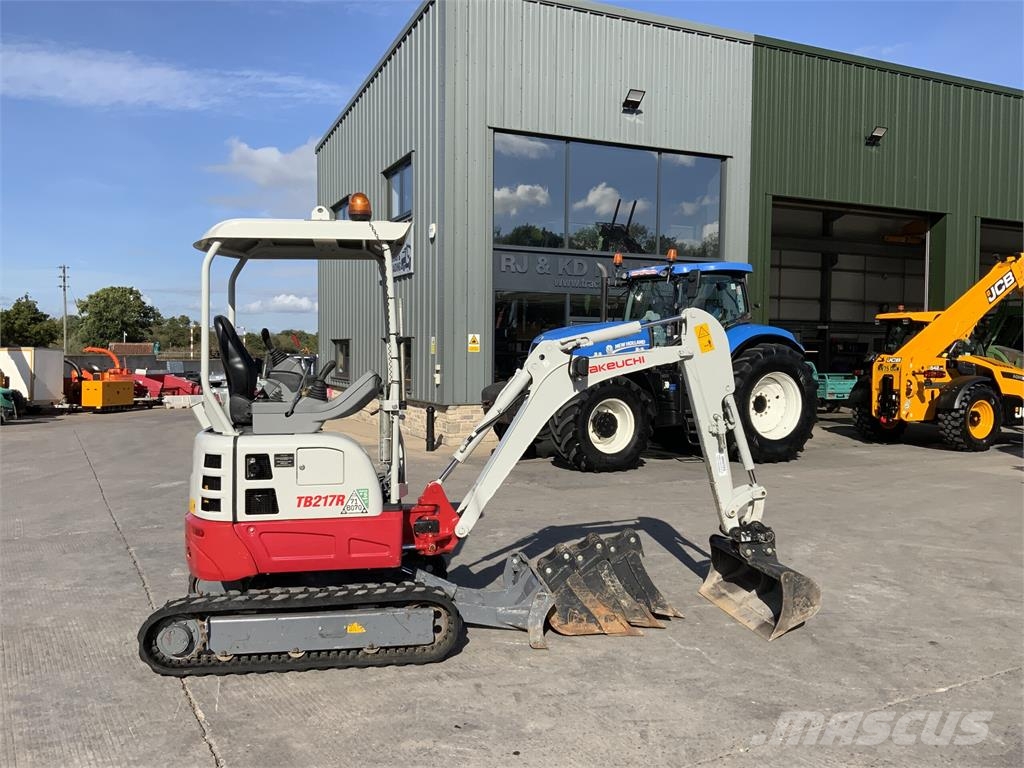 Takeuchi TB217R Digger Pelle sur chenilles