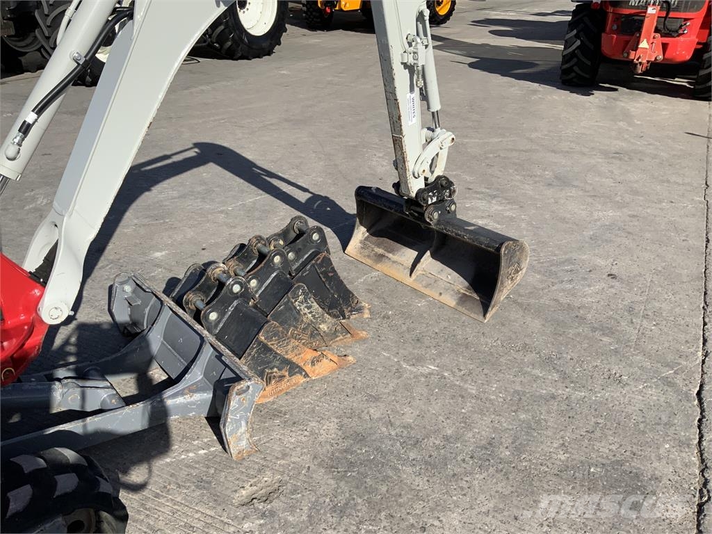 Takeuchi TB217R Digger Pelle sur chenilles