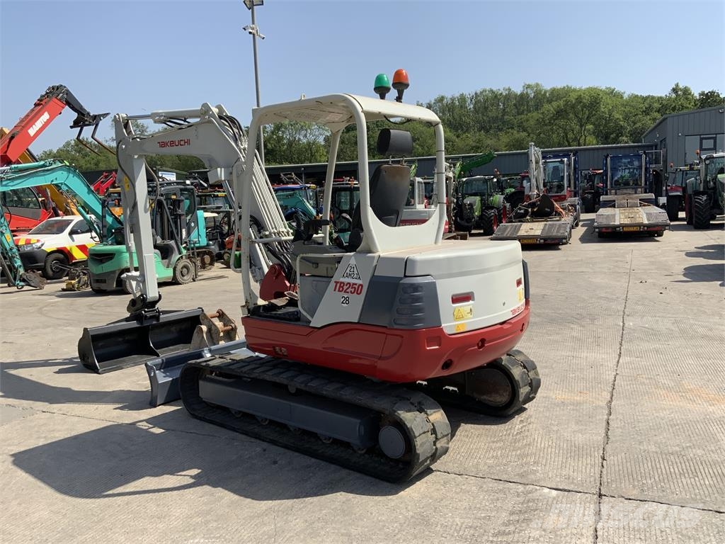 Takeuchi TB250 Digger (ST24283) Sonstige Landmaschinen