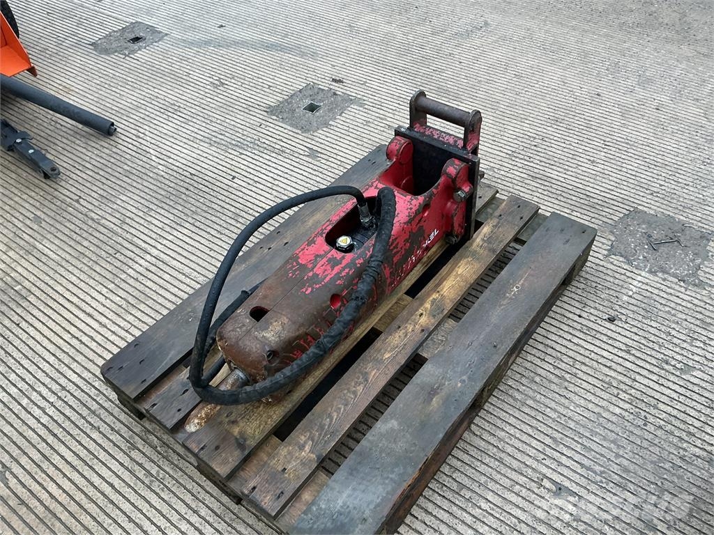 Takeuchi TK72S Breaker ماكينات زراعية - غير ذلك