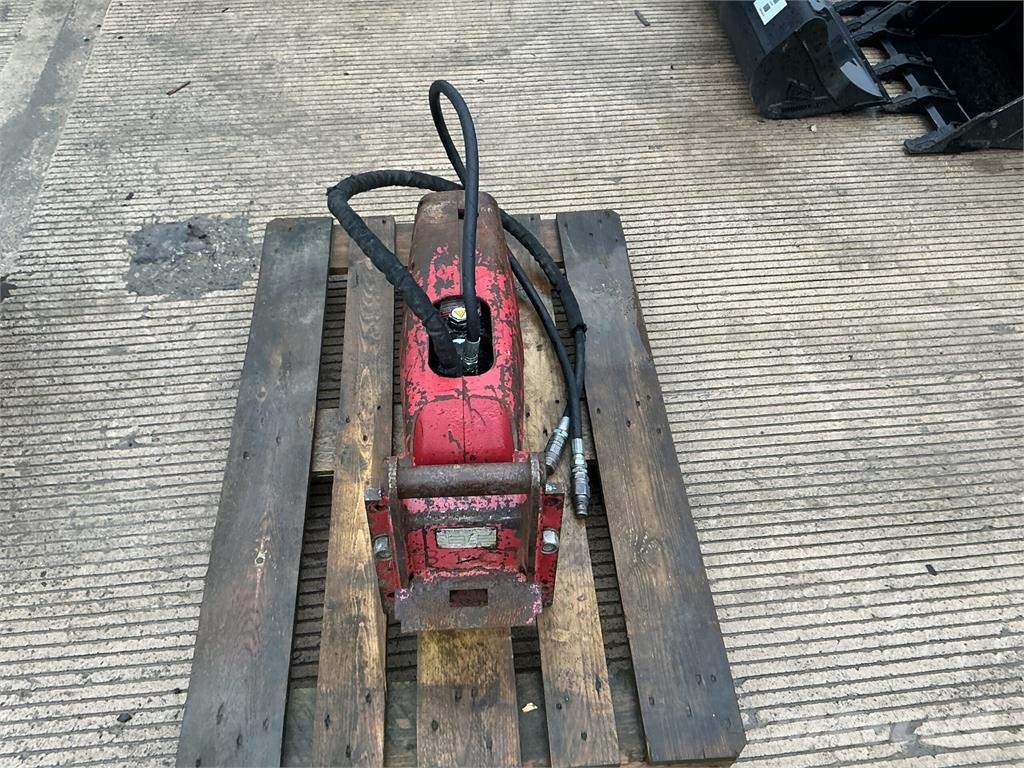 Takeuchi TK72S Breaker ماكينات زراعية - غير ذلك