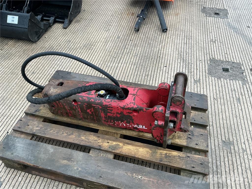 Takeuchi TK72S Breaker ماكينات زراعية - غير ذلك