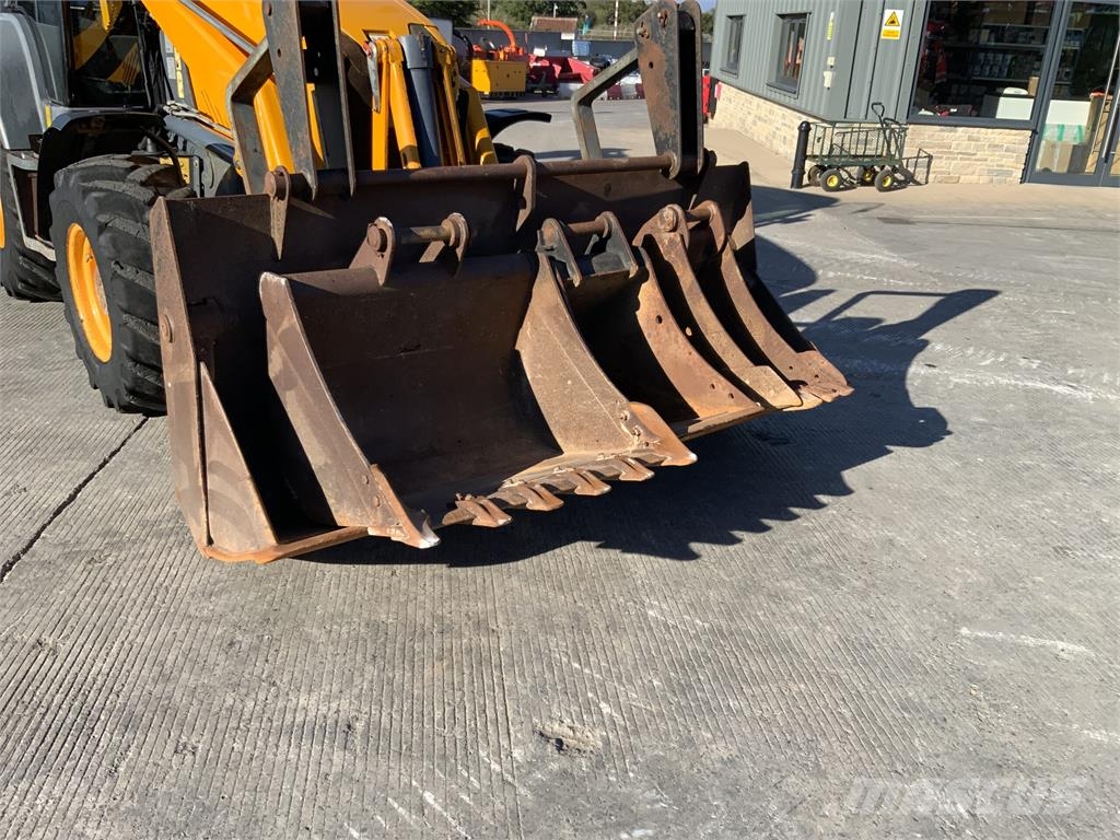 Terex TLB 890 wheeled digger (ST27614) Other
