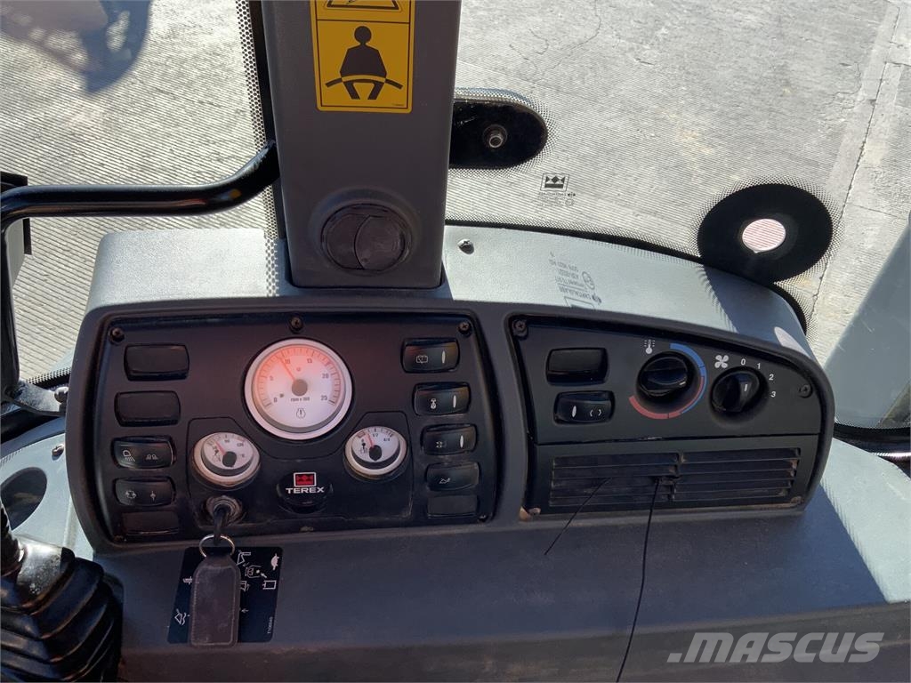 Terex TLB 890 wheeled digger (ST27614) Other