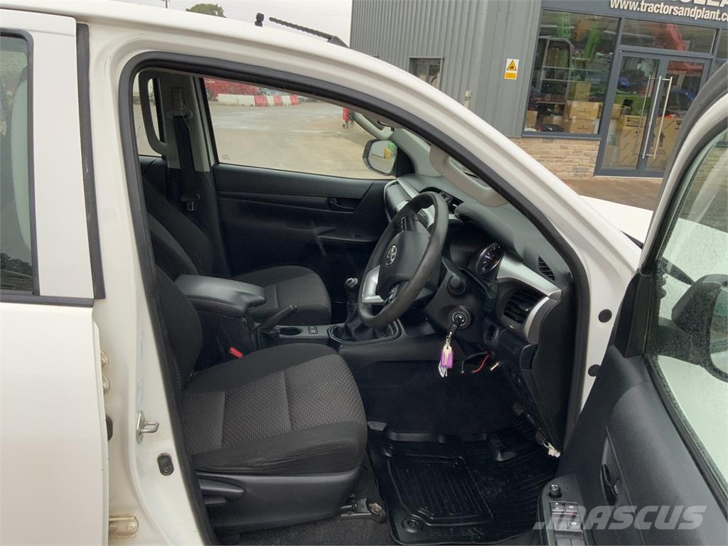 Toyota Hilux 2.4 D-4D Active 4WD Euro 6 (ST27633) Další