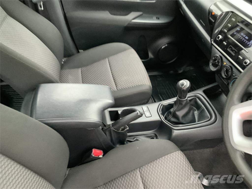 Toyota Hilux 2.4 D-4D Active 4WD Euro 6 (ST27633) Další