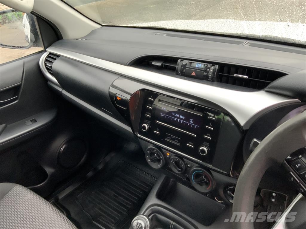 Toyota Hilux 2.4 D-4D Active 4WD Euro 6 (ST27633) Další