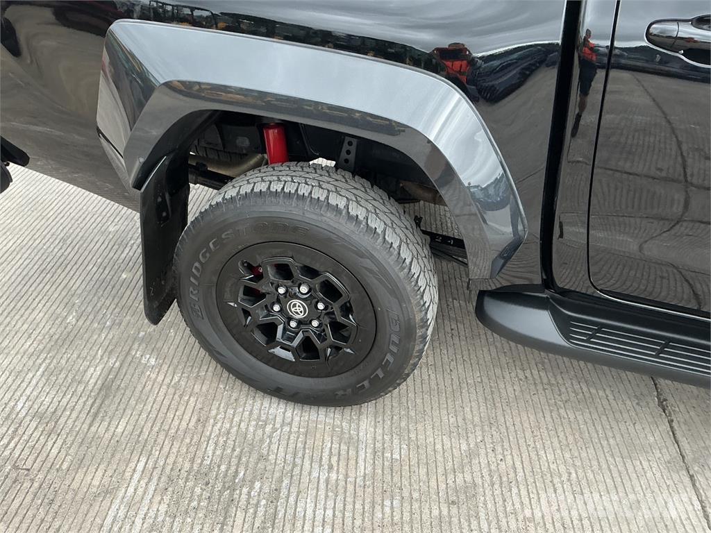 Toyota Hilux 2.8 D-4D GR SPORT II Pickup Double Cab Preču pārvadāšanas furgoni
