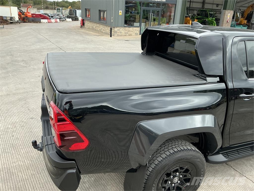 Toyota Hilux 2.8 D-4D GR SPORT II Pickup Double Cab Preču pārvadāšanas furgoni