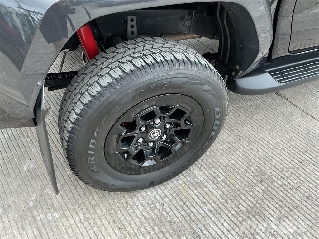 Toyota Hilux 2.8 D-4D GR SPORT II Pickup Double Cab Preču pārvadāšanas furgoni