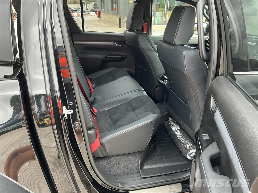 Toyota Hilux 2.8 D-4D GR SPORT II Pickup Double Cab Preču pārvadāšanas furgoni