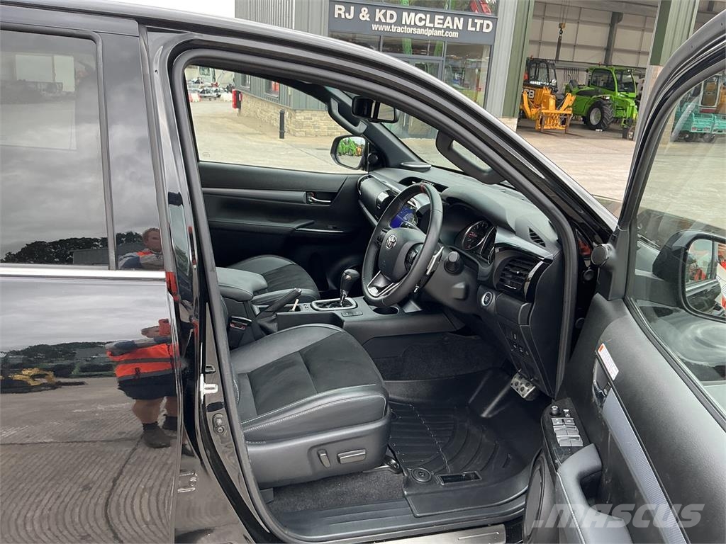 Toyota Hilux 2.8 D-4D GR SPORT II Pickup Double Cab Preču pārvadāšanas furgoni