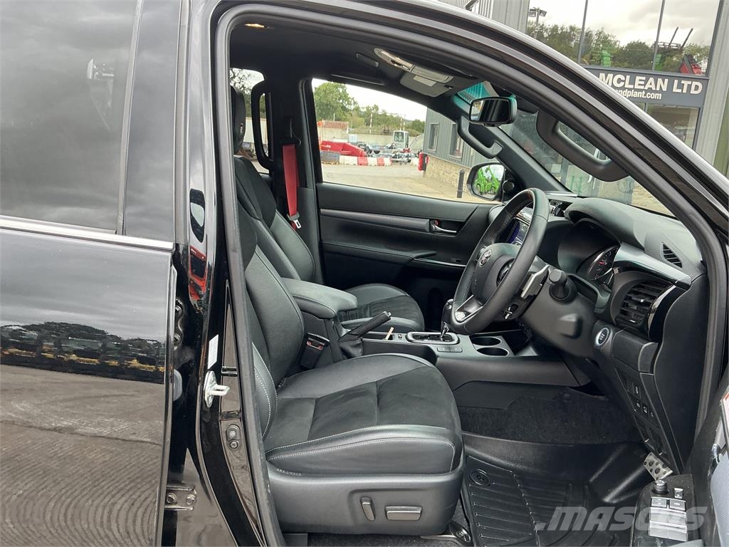 Toyota Hilux 2.8 D-4D GR SPORT II Pickup Double Cab Preču pārvadāšanas furgoni