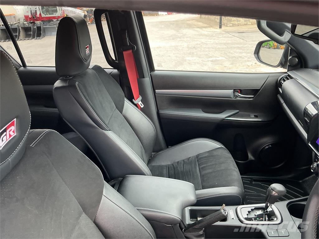 Toyota Hilux 2.8 D-4D GR SPORT II Pickup Double Cab Preču pārvadāšanas furgoni