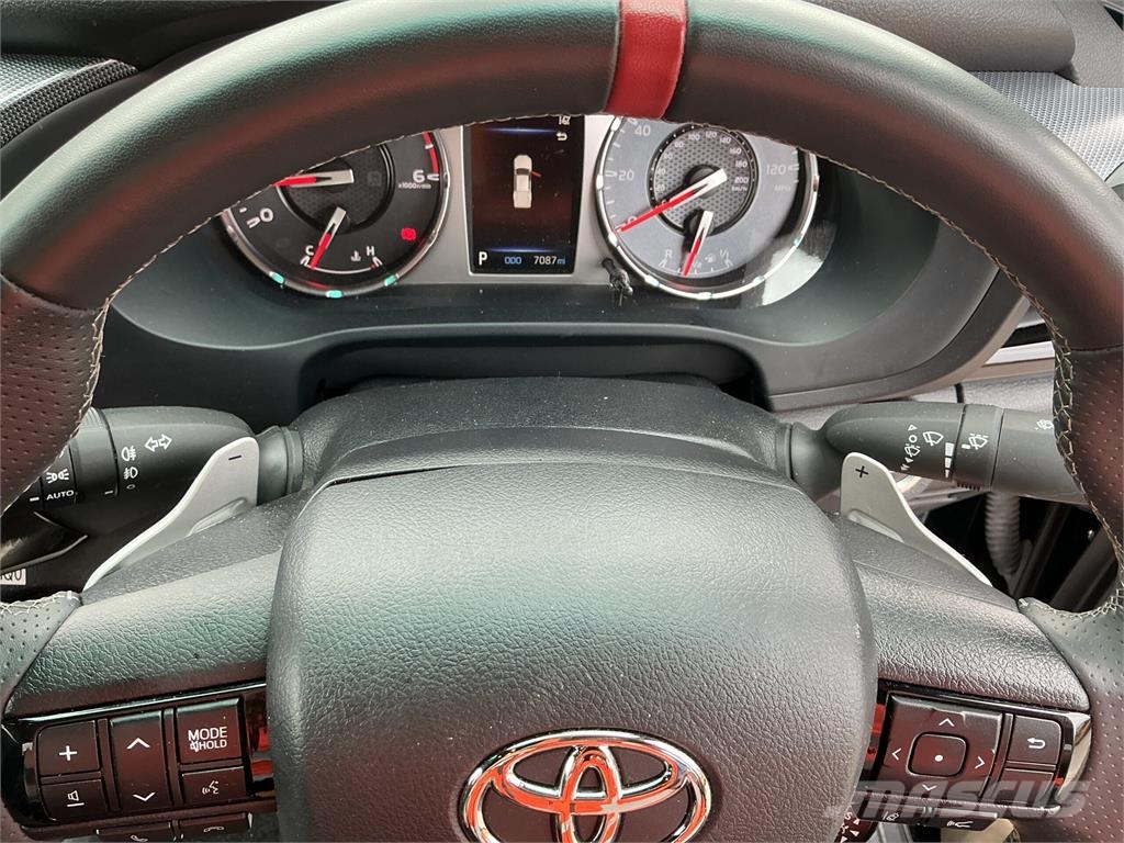 Toyota Hilux 2.8 D-4D GR SPORT II Pickup Double Cab Preču pārvadāšanas furgoni