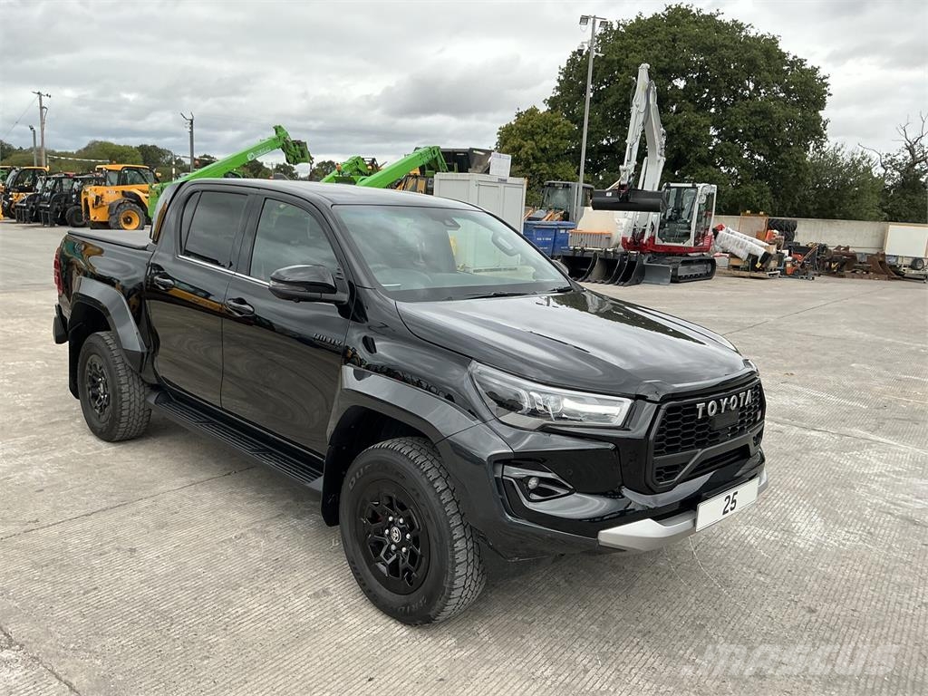 Toyota Hilux 2.8 D-4D GR SPORT II Pickup Double Cab Preču pārvadāšanas furgoni