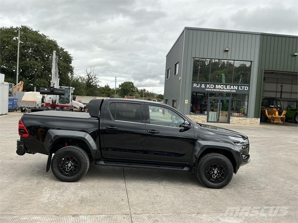 Toyota Hilux 2.8 D-4D GR SPORT II Pickup Double Cab Preču pārvadāšanas furgoni
